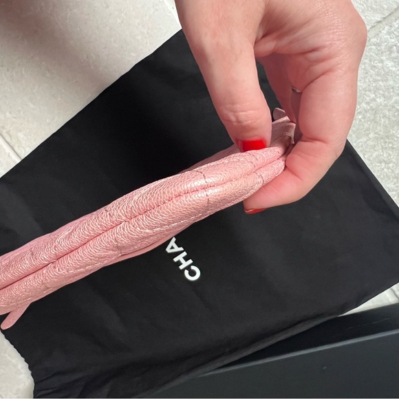 RARE Authentic CHANEL “Night by the C” Large Ocase 19S
Iridescent Pink Caviar - Picture 15 of 16